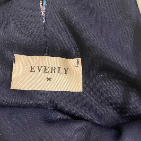 Everly size small blue halter tank - Picture 2 of 3